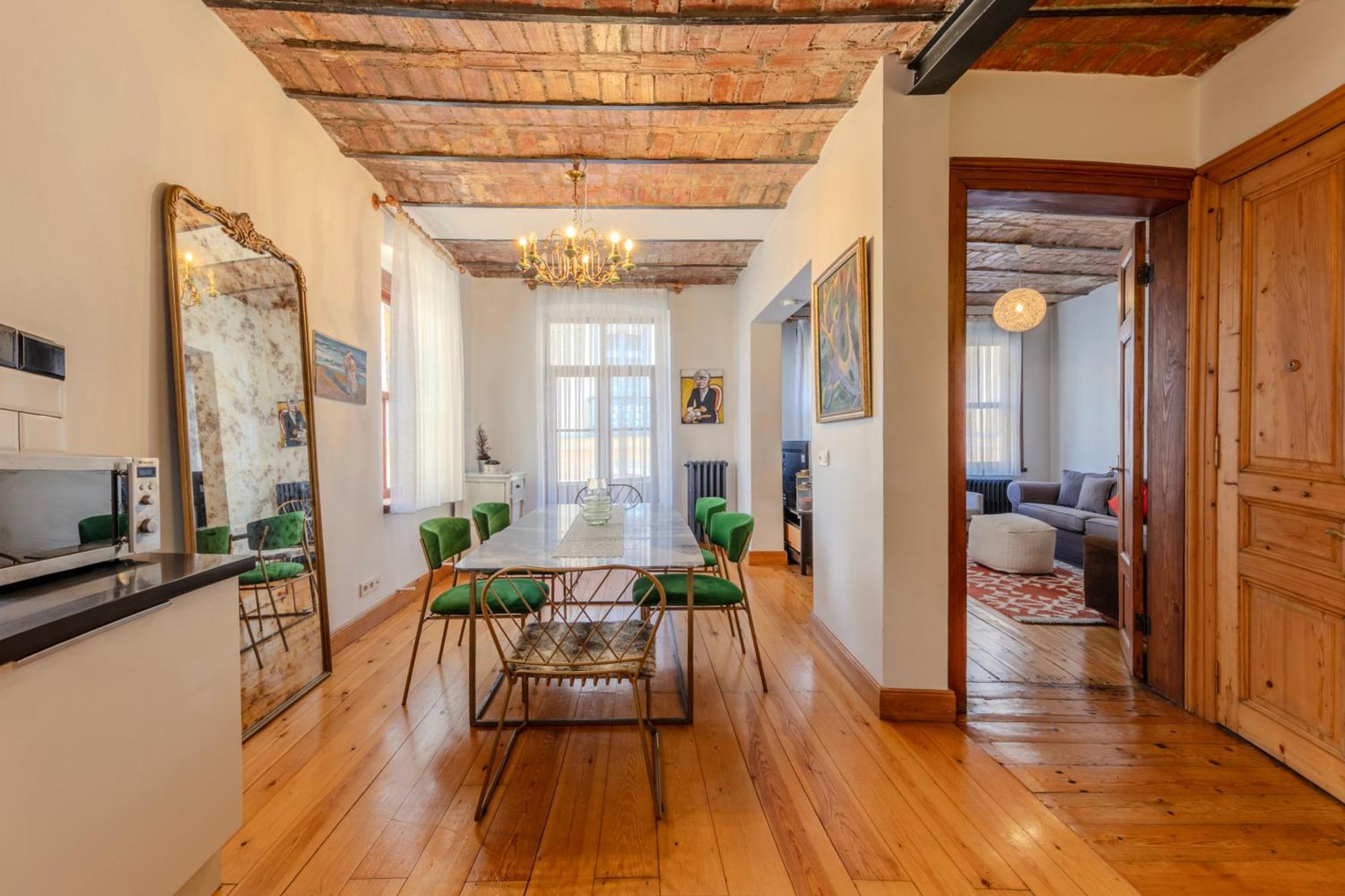 Historic Spacious Galata * İstanbul