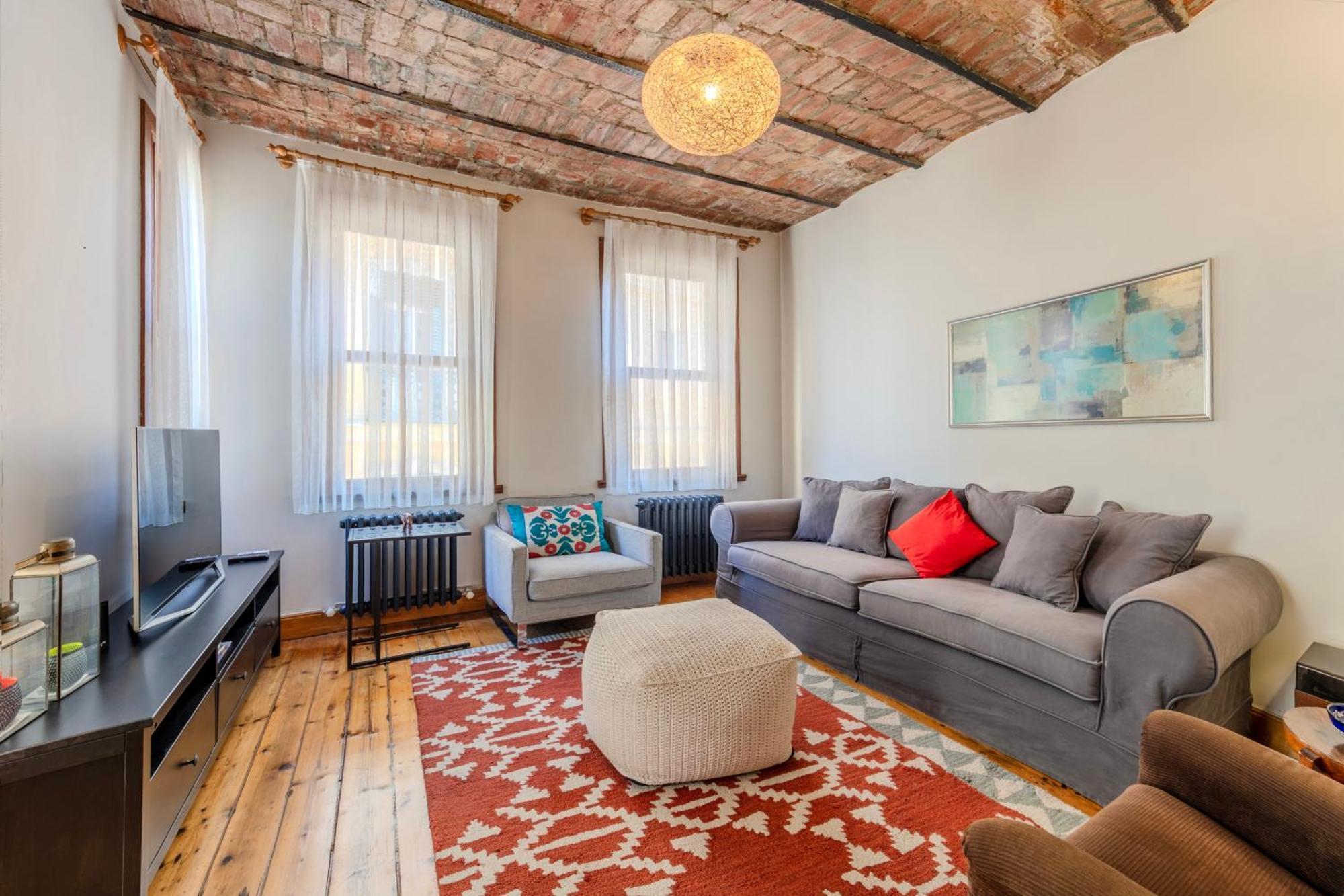 Historic Spacious Galata Daire *